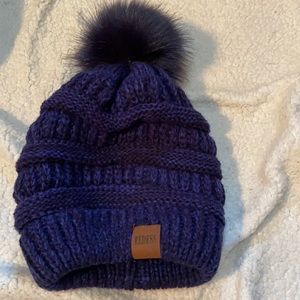 EUC. Redess blue hat